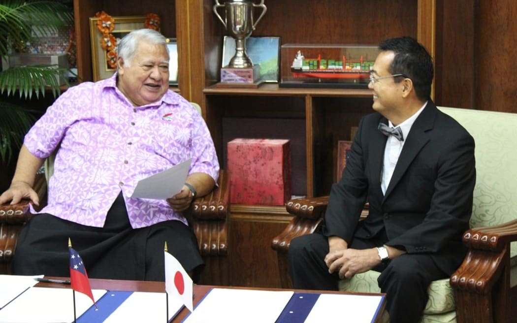 Prime Minister Tuilaepa Sailele Malielegaoi and the ambassador of Japan,
Maugaoleatuolo Shinya Aoki.