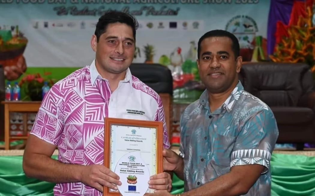 Fiji's Kava 2023 Farmer of the Year, Saimon Lomaloma, left.