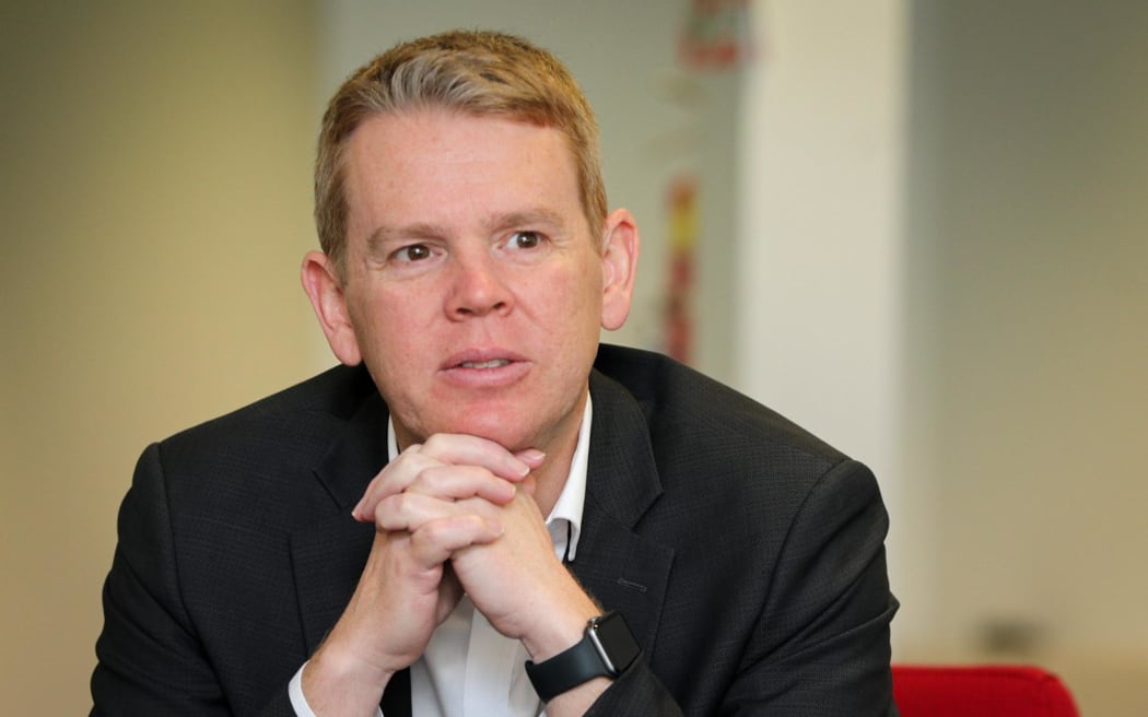 Labour's Chris Hipkins and Ginny Andersen visit Porirua Women and Family Centre to talk with staff about their work. There is a combination of Whare Manaaki, WINZ, Women's Refuge, Living Without Violence at the centre.