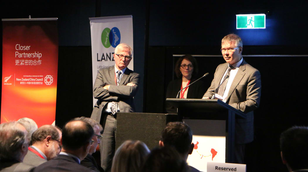 Former trade minister Tim Groser and David Parker, Minister of Trade and Export Growth answering questions. In the middle is Stephanie Honey, associate director of NZ International Business Forum, who was the MC of the conference.