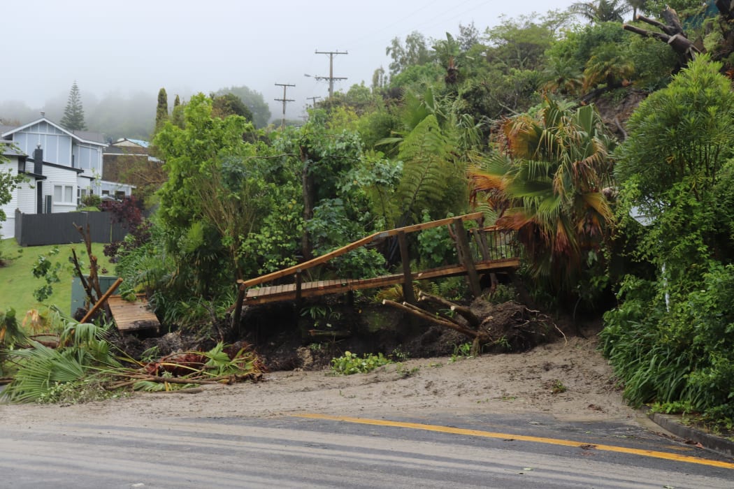 A large slip has blocked off access to about 20 homes on Hill Rd in Gisborne.