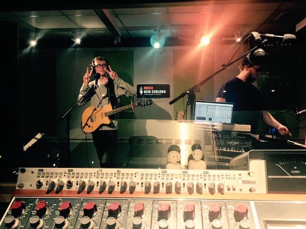 Lontalius in session