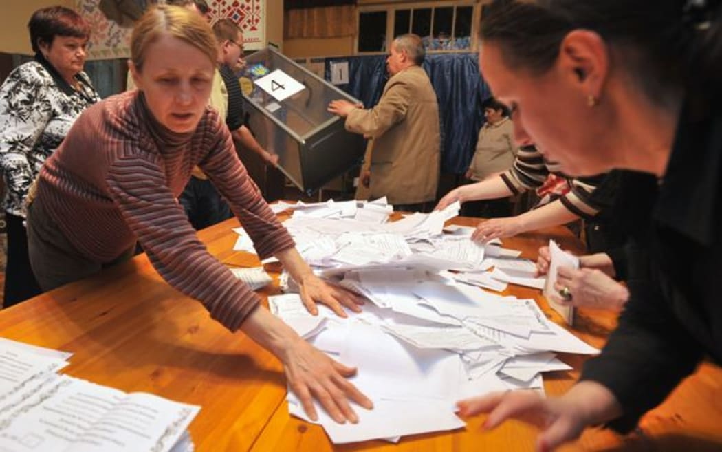 Counting the votes in Donetsk.