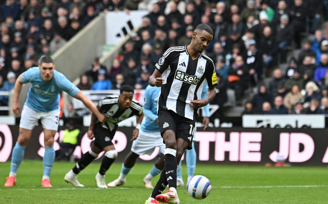 Newcastle United striker Alexander Isak scores their third goal from the penalty spot during the Premier League football match against Nottingham Forest at St James' Park in Newcastle-upon-Tyne, 23 February, 2025.