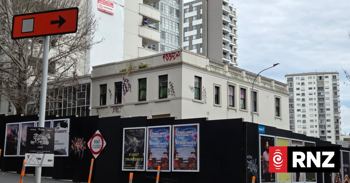 'It's going to hurt' - neighbour wants council to work with owner of cracked heritage building