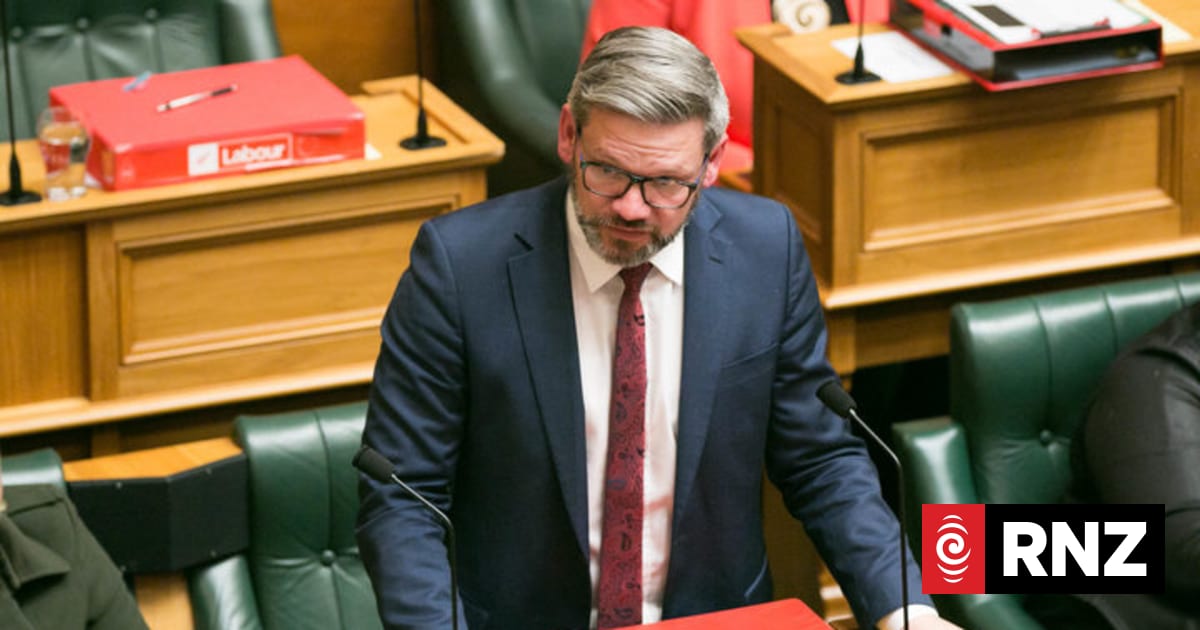 Govt to legislate for shared paid parental leave