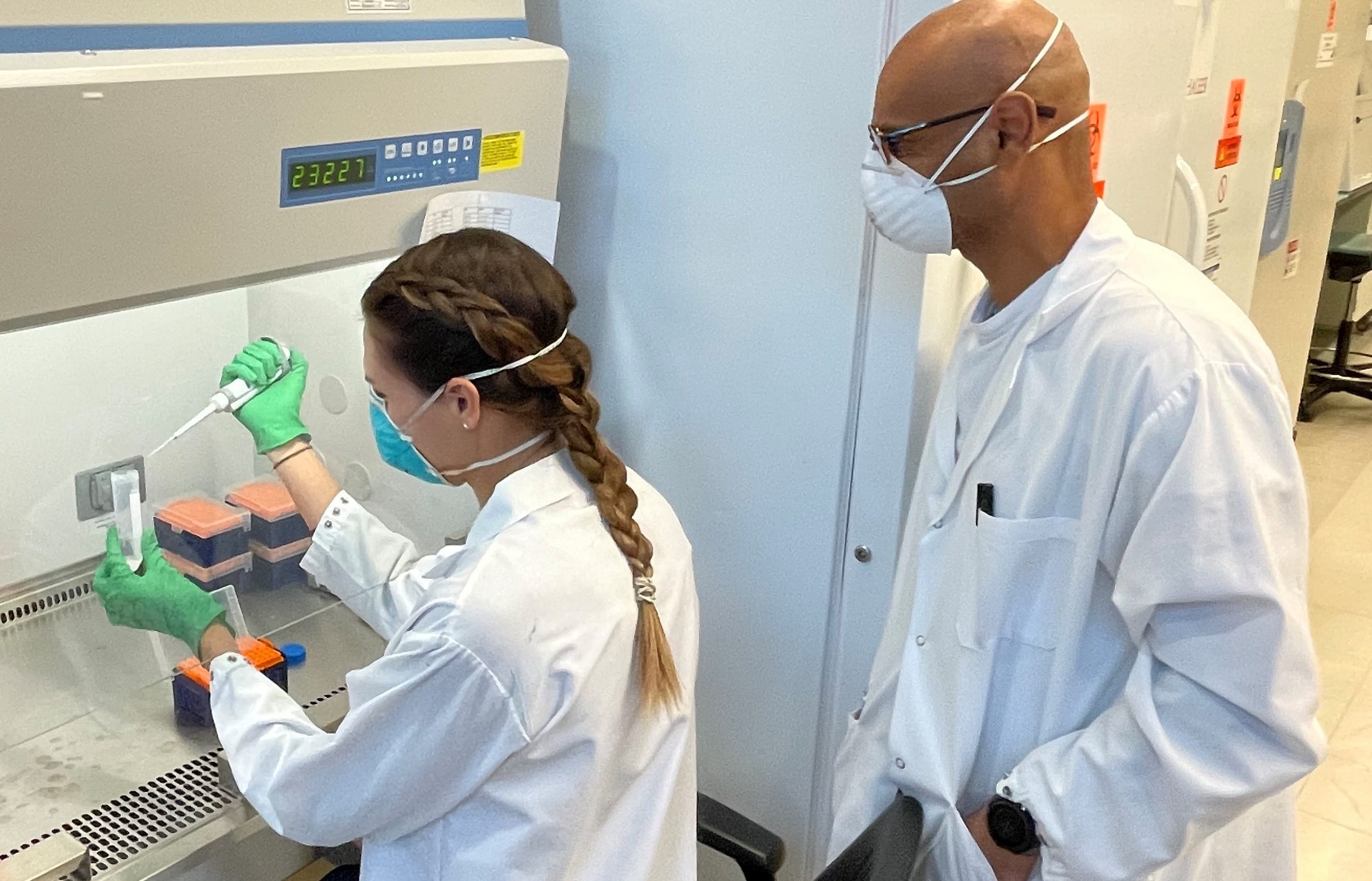 Simona Kraberger  and Arvind Varsani in the lab