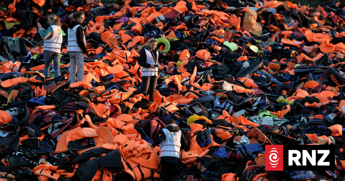 Turkish police seize fake life jackets | RNZ