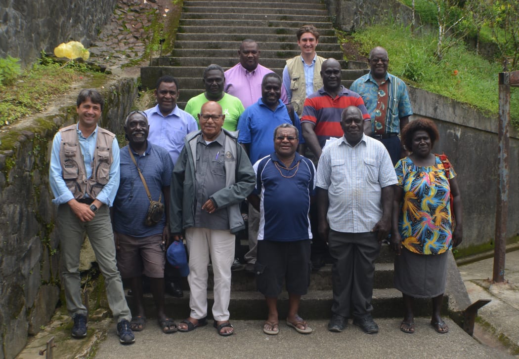 Bougainville referendum roadshow meets with Me'ekamui. This group includes President John Momis and the UN Resident Co-ordinator, Gianluca Rampolla