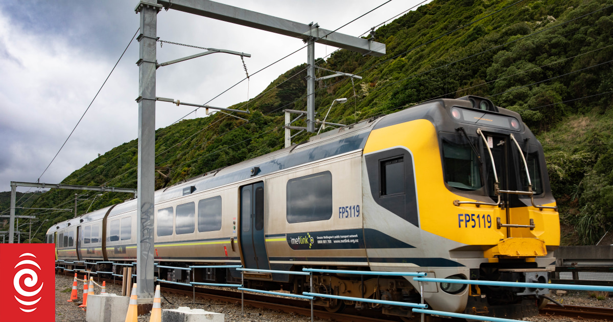One dead after being hit by train in Horowhenua - Vimarsana News