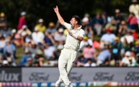 Matt Henry appeals for the wicket of Mitch Marsh.