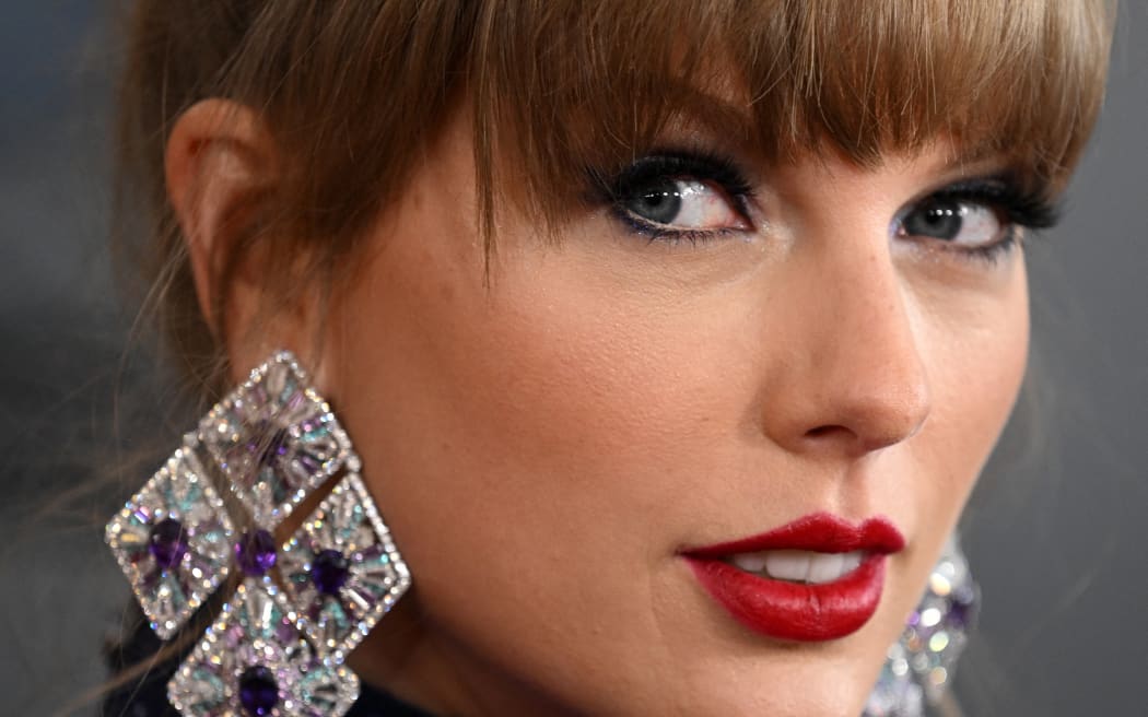 US singer-songwriter Taylor Swift arrives for the 65th Annual Grammy Awards at the Crypto.com Arena in Los Angeles on February 5, 2023. (Photo by Robyn BECK / AFP)