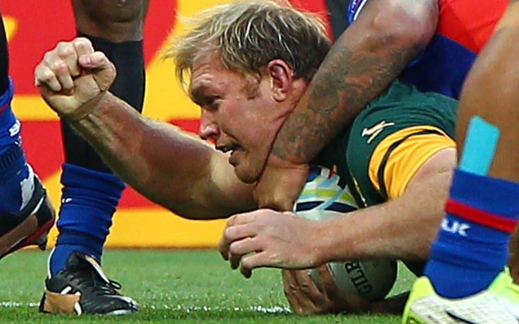 Schalk Burger scores at the 2015 Rugby World Cup against Samoa.
