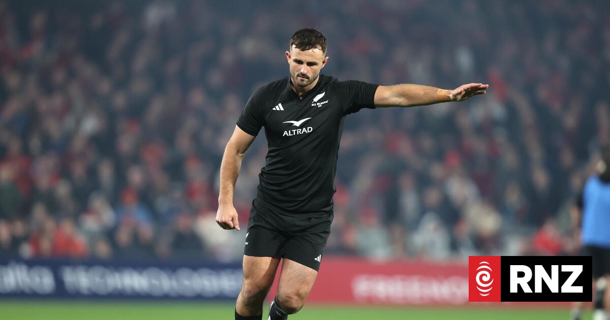 Rugby: Plummer set for French move as first five exodus continues | RNZ