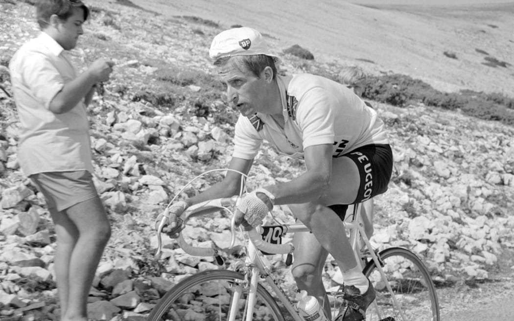 Picture dated July 1967 of British cyclist Tom Simpson cycling during the 1967 Tour de France, during which the 29-year-old cyclist died after he fainted during the stage Marseille-Carpentras in the Mont-Ventoux climb. Photo prise en juillet 1967 du cycliste britannique Tom Simpson, 29 ans, en action pendant le Tour de France 1967. Le cycliste est décédé pendant ce tour au cours de l'étape Marseille-Carpentras. (Photo by AFP)