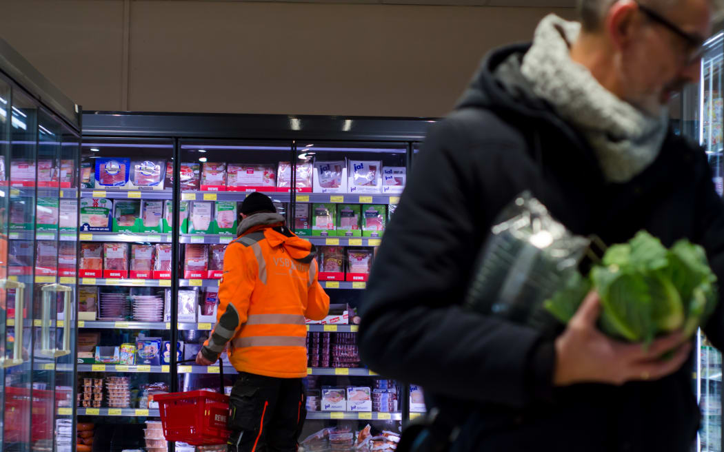 Supermarket shoppers