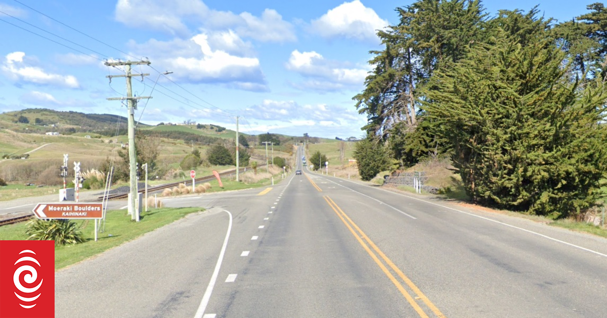 SH1 Closed: Crash Near Moeraki Boulders