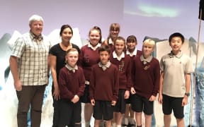 Nanogirl and Dr Gary Wilson with students from Casebrook Intermediate School including; Annaliese McEwan, Briana Banks, Isaac Yao, Braeden Yu, Aaliyah Morrison, Nicole Walters, Jonty Somerville and Ashton Fairley