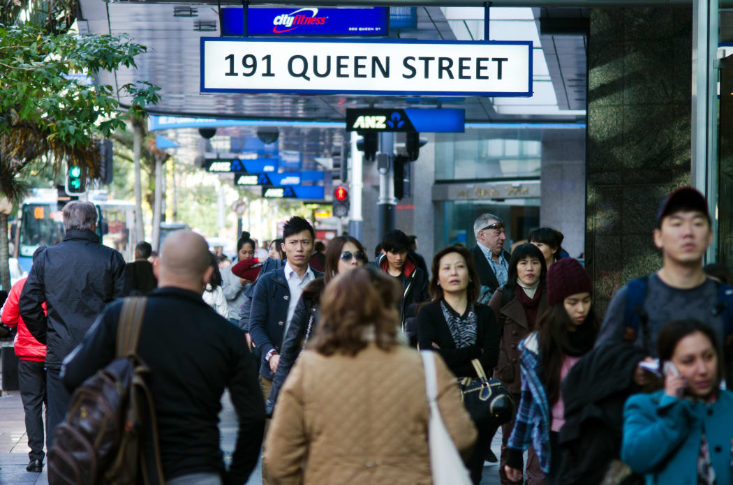 Auckland pedestrians queen street generic