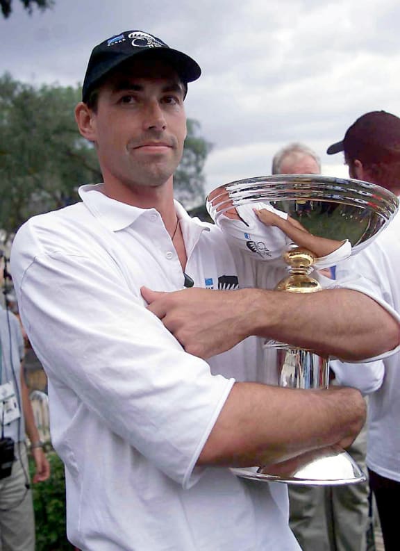 Stephen Fleming hugs the ICC Knockout trophy after beating India in the final in Nairobi in 2000.