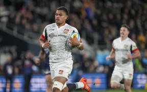Tupou Vaa'i scores.