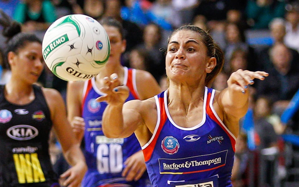 Temepara Bailey playing for the Northern Mystics in 2014.