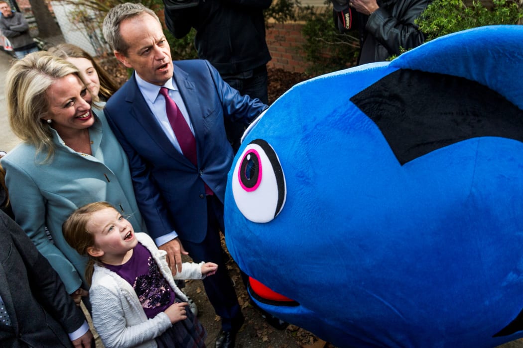 Bill Shorten and his wife Chloe arrive at Moonee Ponds West Public School.