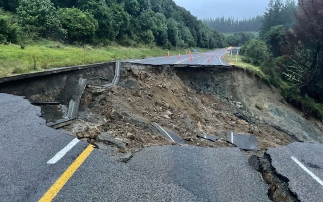 Picture taken 28/2/23 showing a growing gulf in SH5 between Te Pohue and Glengarry which has suffered extensive damage overnight following more heavy rainfall in the area. The slip caused by Cyclone Gabrielle has moved further overnight, making that drop out larger.