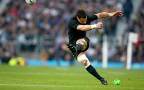 All Blacks' Dan Carter kicks a goal during 2015 Rugby World Cup final.