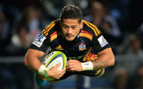 Augustine Pulu dives in for a try for the Chiefs.