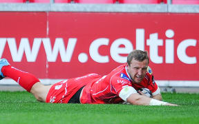 Hadleigh Parkes dots down for Welsh side Scarlets.