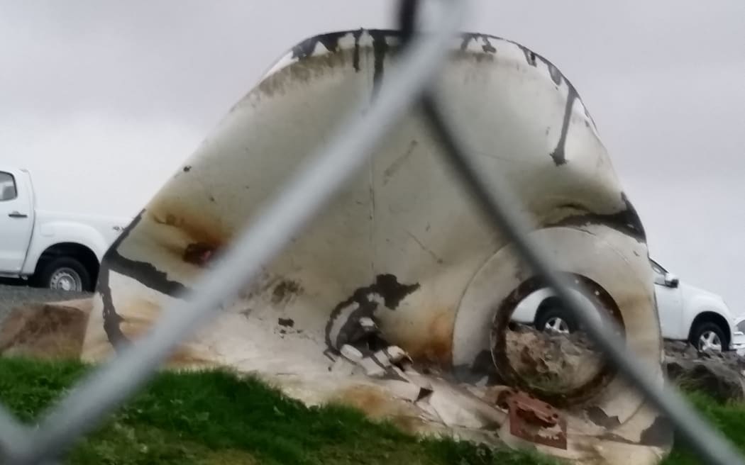 The lid of the gas tank.