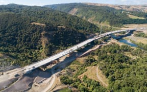 On the Ashhurst side of the highway, the road begins by crossing two new bridges before a steep climb.