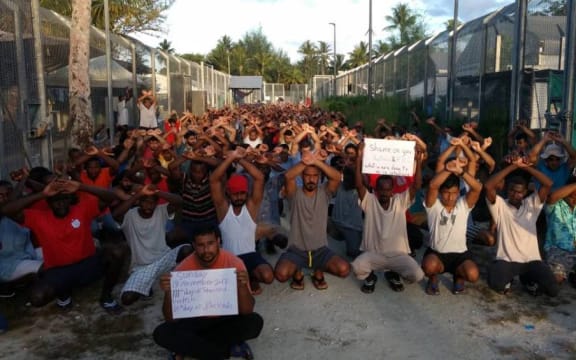 The 111th daily protest at the detention centre, 19-11-17.