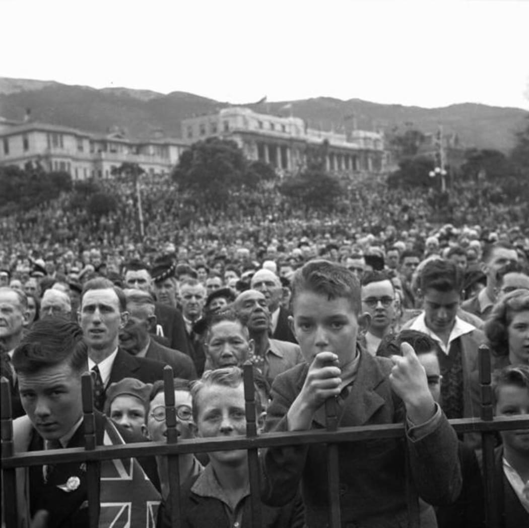 Crowd at the VE Day celebrations, Lambton Quay
