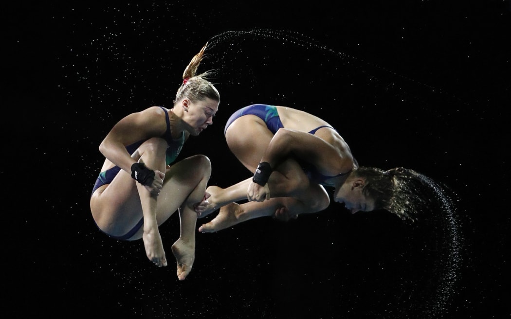 Divers train on the 10-metre platform ahead of the 2018 Gold Coast Commonwealth Games at the Optus Aquatic Centre swimming pool in Gold Coast on April 3, 2018. / AFP PHOTO / ADRIAN DENNIS