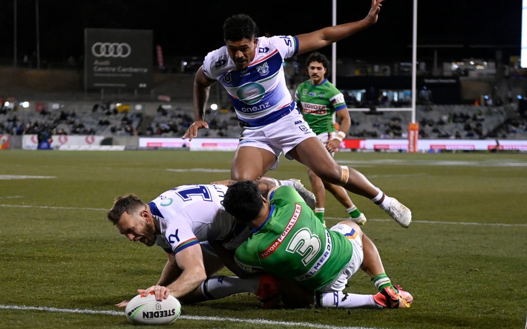 Kurt Capewell of the Warriors scores a try against the Canberra Raiders.