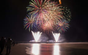 Fireworks illuminate the sky above the New Brighton Pier during Christchurch's first-ever Matariki fireworks spectacular in Christchurch, New Zealand on July 10, 2021. The Matariki is an annual new year celebration of the Maori's, the indigenous people of New Zealand. (Photo by Sanka Vidanagama/NurPhoto) (Photo by SANKA VIDANAGAMA / NurPhoto via AFP)