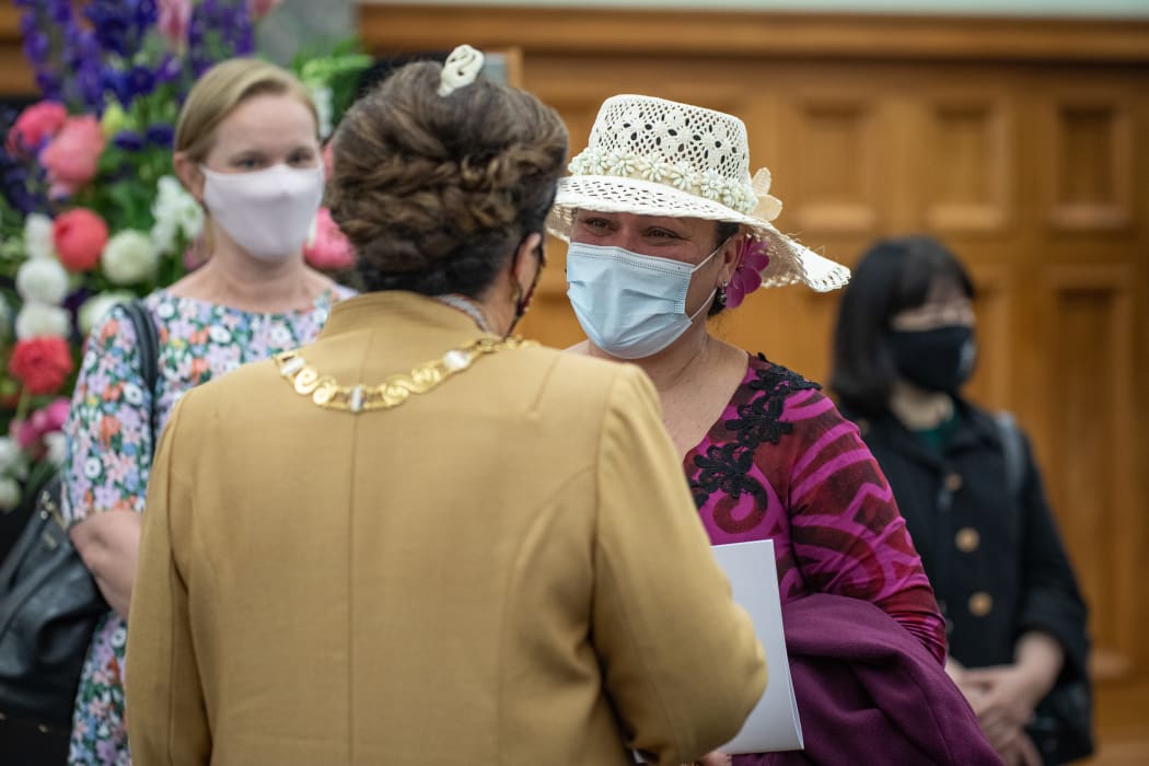 Dame Cindy Kiro greets the Cook Islands High Commssioner Elizabeth Wright-Koteka