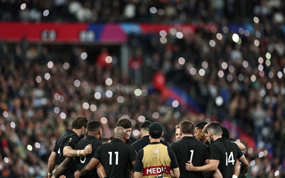 New Zealand's players huddle prior to the France 2023 Rugby World Cup semi-final match between Argentina and New Zealand.