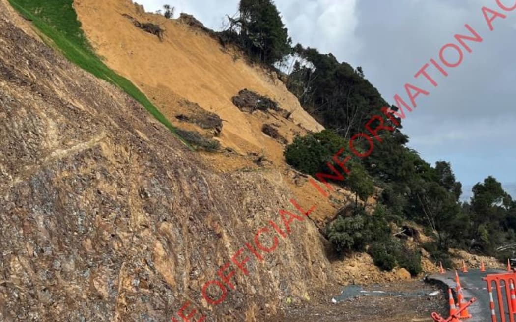 A large slip on the Brynderwyn hills south of Whangārei.