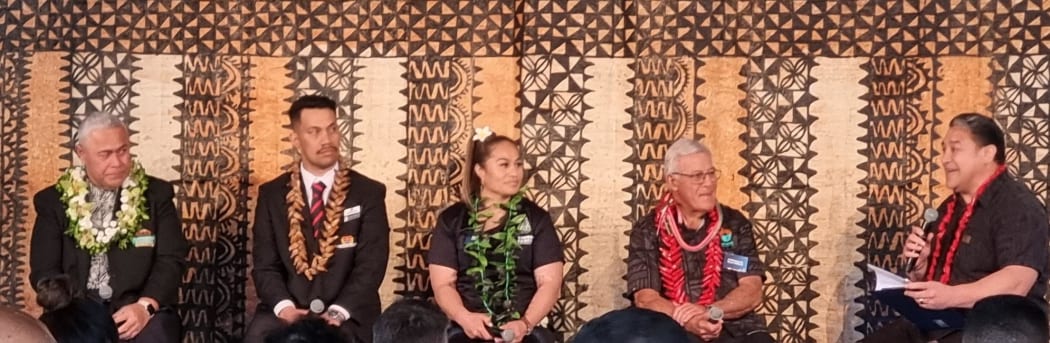 Panelist at a discussion included Sir Bryan Williams (second from right) and moderator Eroni Clarke (right).