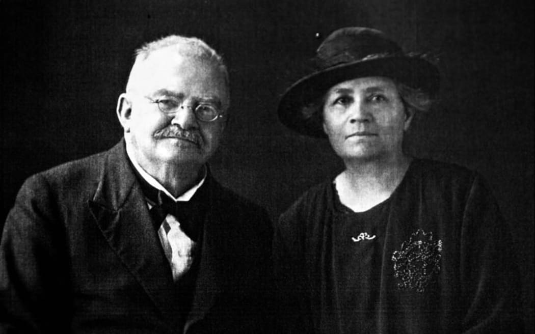 Gustav Kronfeld 1920;after  his release from Motuihe Island (with wife Louisa)