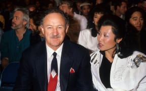 LOS ANGELES - 1986:  Actor Gene Hackman and wife Betsy Arakawa pose for a portrait in 1986 in Los Angeles, California. (Photo by Donaldson Collection/Michael Ochs Archives/Getty Images)