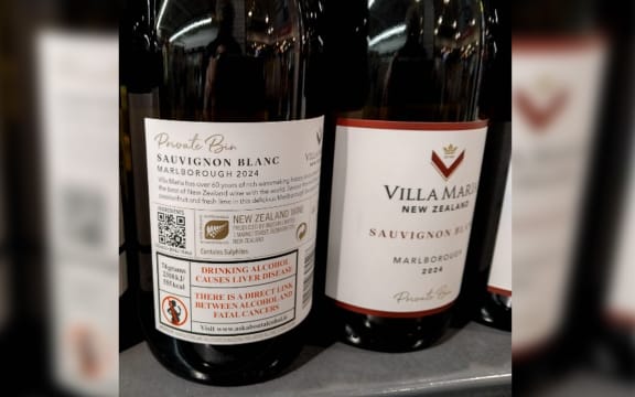Liver and cancer warning label on wine bottle