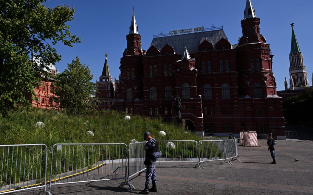 Police officers stand as they secure the area in the centre of Moscow on August 17, 2023. (Photo by NATALIA KOLESNIKOVA / AFP)