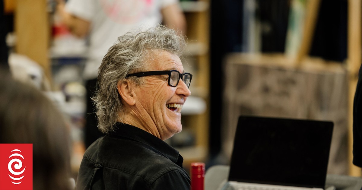 Opera director Simon Phillips: A new spin on 'Le comte Ory' | RNZ