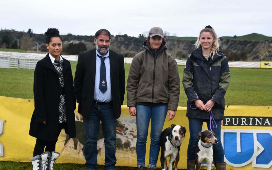 Tux Yarding Challenge at Ōhingaiti: left To Right Timekeeper Elenor Elly,Judge Peter Campbell Heather Gee Taylor with Haka and Luzia Meara and Mouse ( Maiden finalists).
