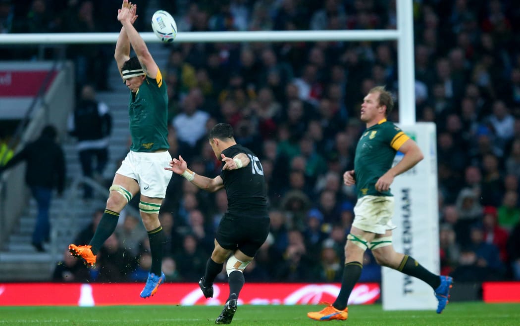 Dan Carter drops a goal against South Africa RWC2015.