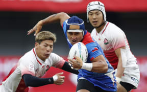Samoa's Melani Matavao cuts through the Japan defence.